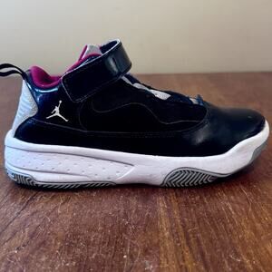 Nike Air Jordan Youth 2.5Y Black Red Hook Loop Sneakers CN8095-006